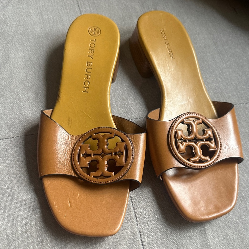 EUC ( Excellent used condition ) Tory Burch Brown Slide Sandals